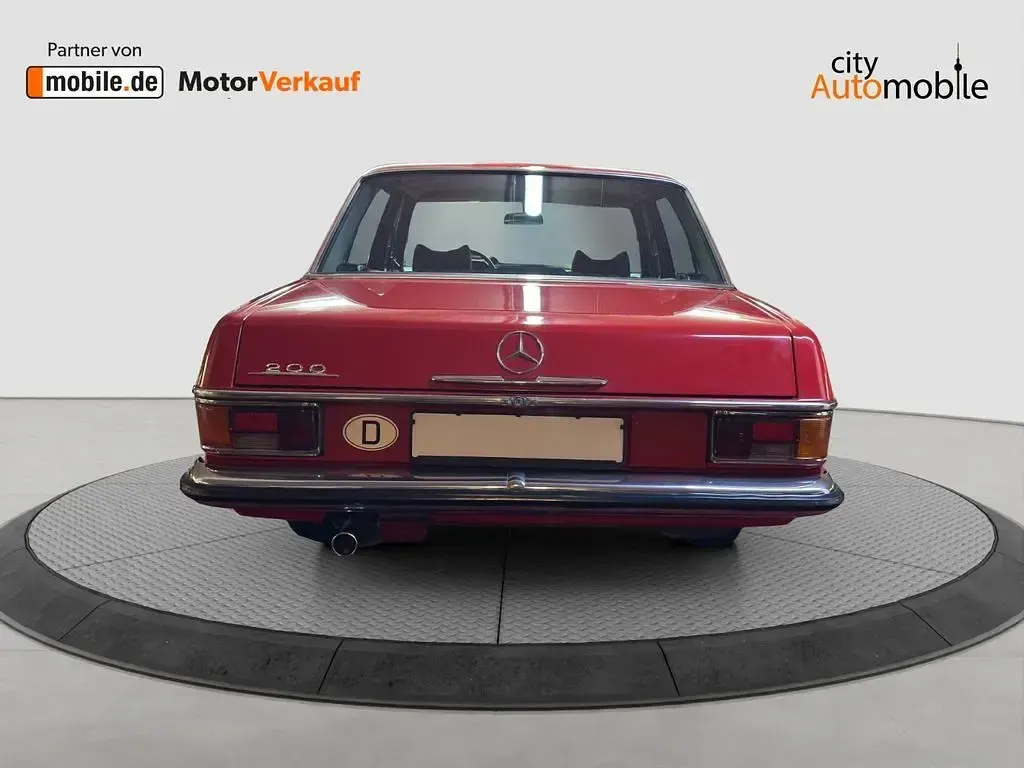Gebraucht Mercedes 200 86 PS (63 kW) 1973 Rot Limousine