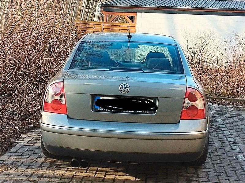 Gebraucht VW Passat Basis 150 PS (110 kW) 2001 Grau Limousine