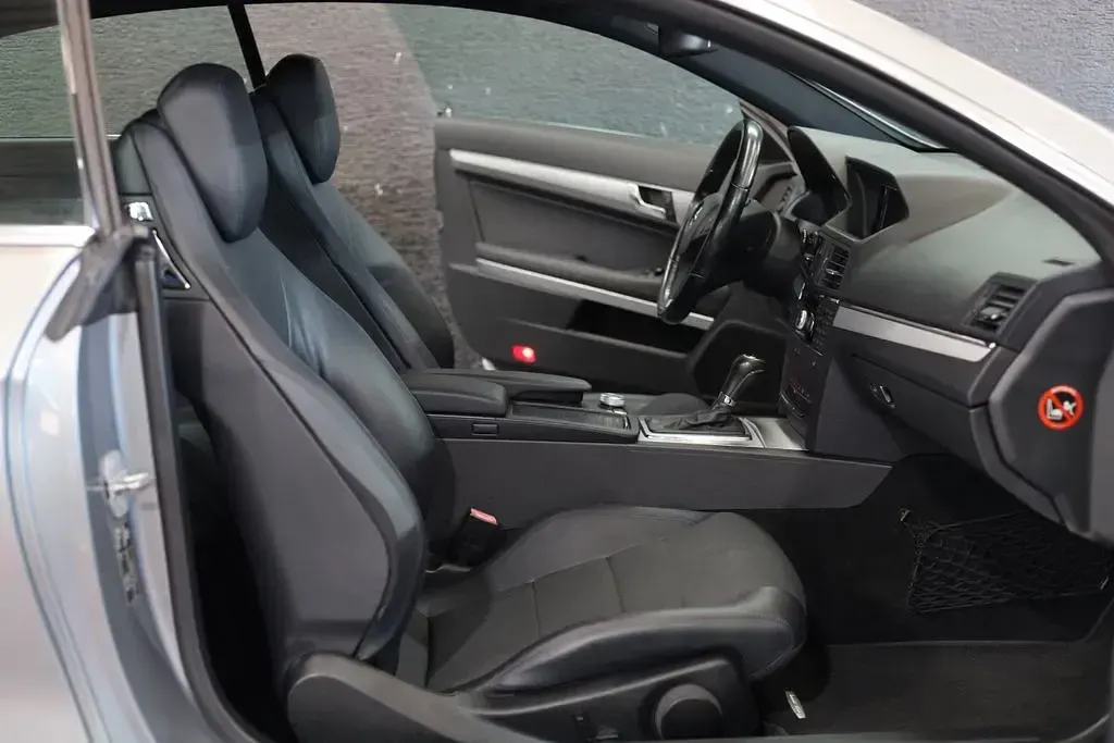 Gebraucht Mercedes E250 Avantgarde 204 PS (150 kW) 2010 Silber Coupé