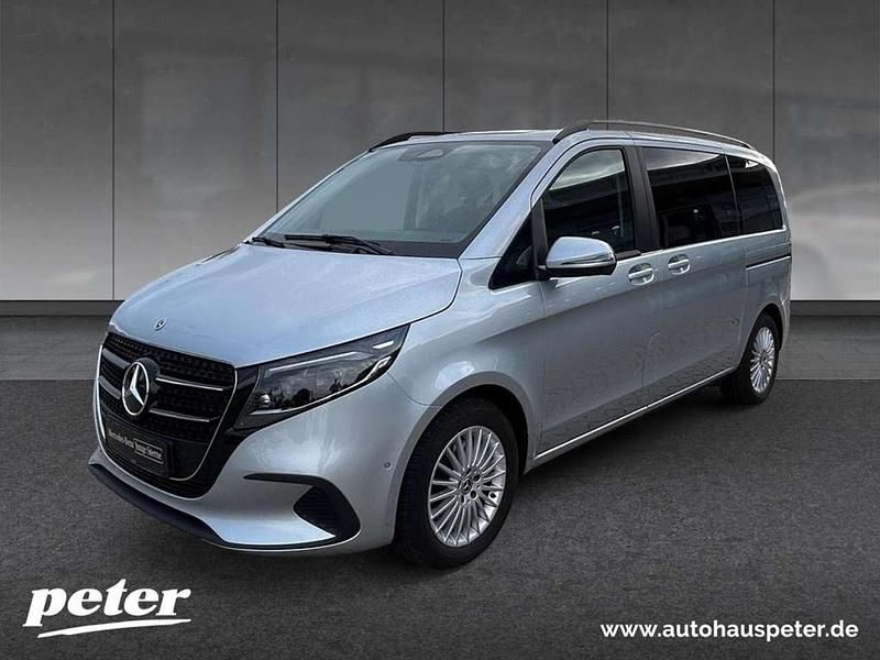 Hightechsilber metallic Gebraucht 2025 Mercedes V220 Style Van / Kleinbus | 61.990 € - Bild 1/4