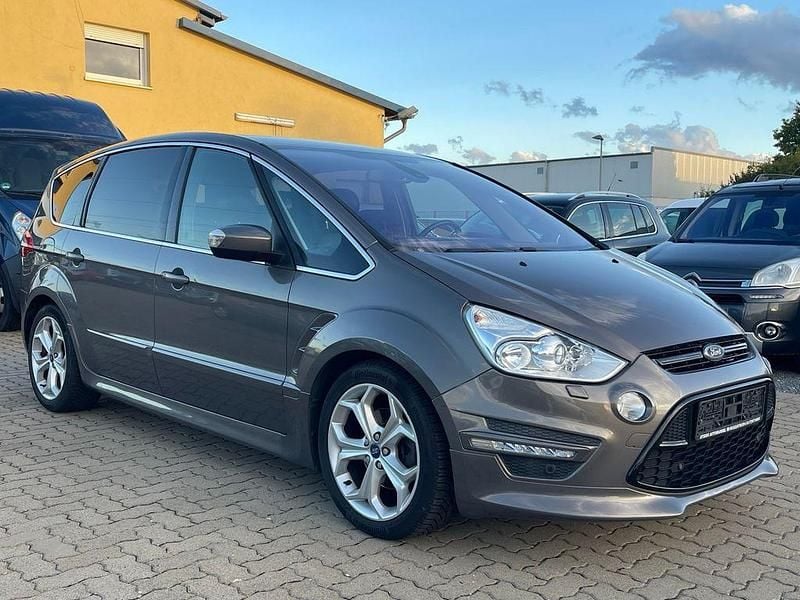 Braun Gebraucht 2012 Ford S-MAX Titanium S Van / Kleinbus | 8.300 € (Fairer Preis) - Bild 1/4