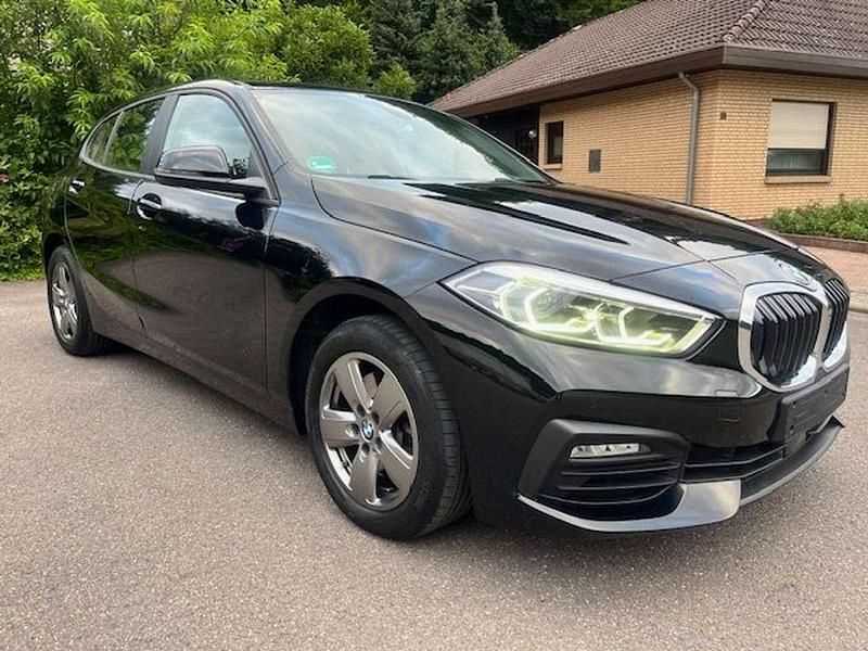 Schwarz ii Gebraucht 2022 BMW 116 Advantage Kleinwagen | 16.990 € (Guter Preis) - Bild 1/4