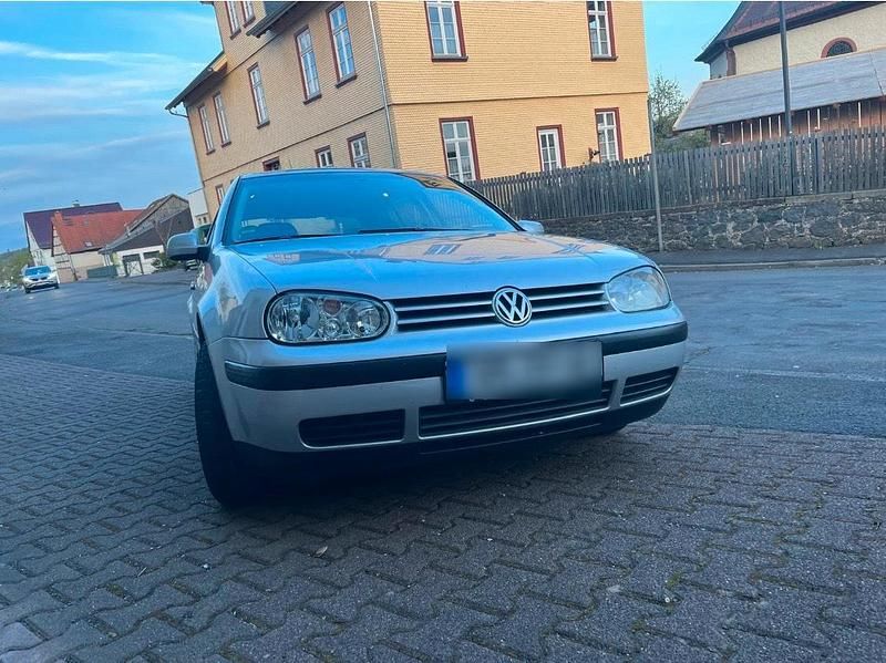 Second-hand VW Golf IV 2003 Argintiu Hatchback