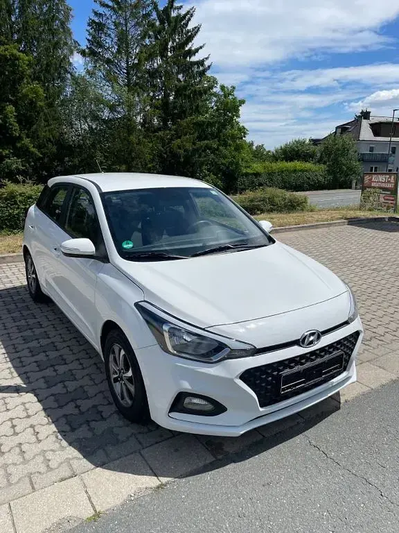 Gebraucht Hyundai i20 Active 75 PS (55 kW) 2019 Weiß Kleinwagen