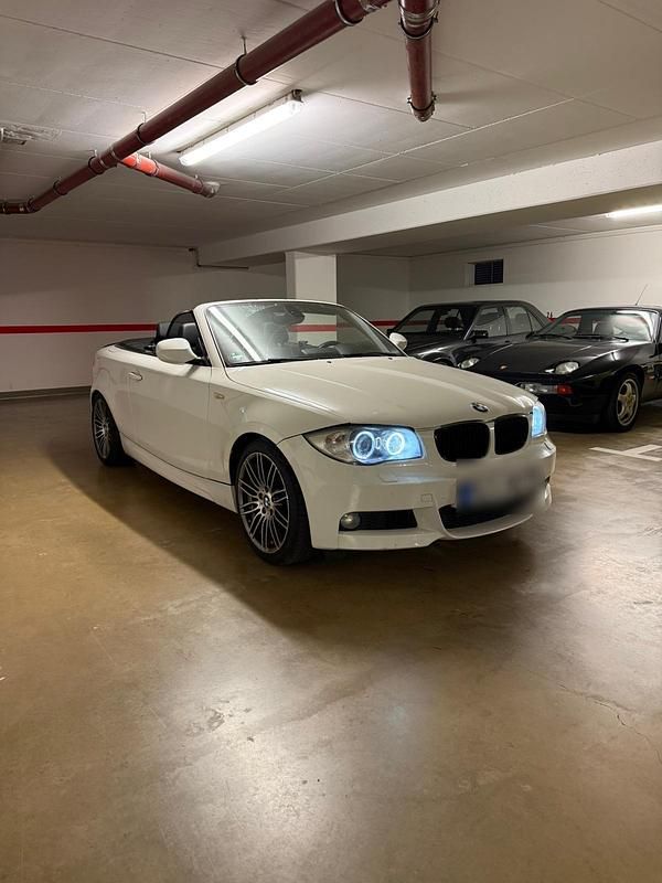 Weiß Gebraucht 2010 BMW 118 Cabriolet M Sport Cabrio | 14.900 € (Teuer) - Bild 1/4