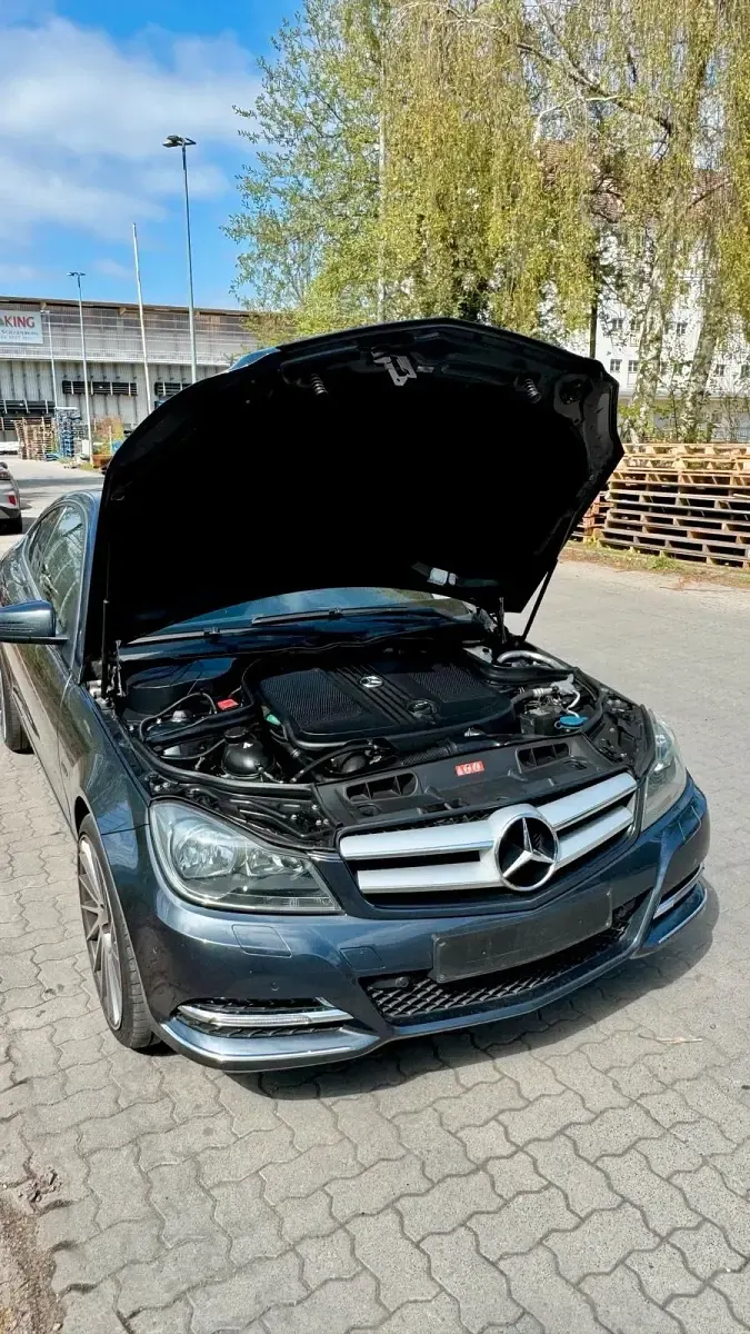 Gebraucht Mercedes C220 170 PS (125 kW) 2012 Grau Coupé
