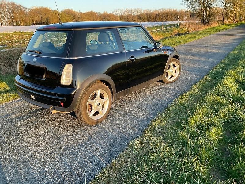 Gebraucht Mini Cooper 90 PS (66 kW) 2004 Schwarz Kleinwagen