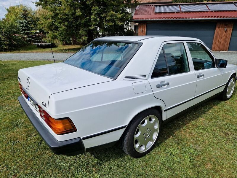 Gebraucht Mercedes 190 136 PS (100 kW) 1987 Weiß Limousine