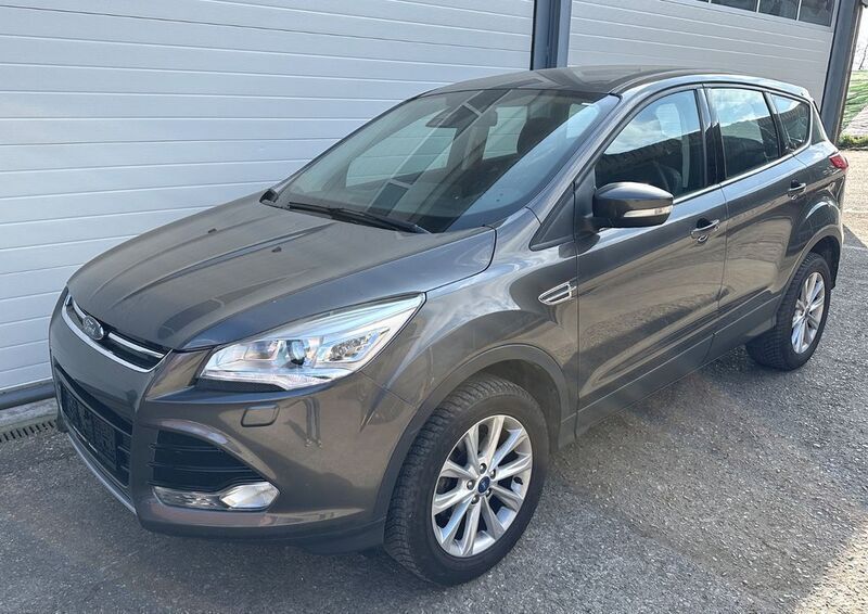Grau Gebraucht 2016 Ford Kuga Titanium SUV | 8.590 € - Bild 1/4