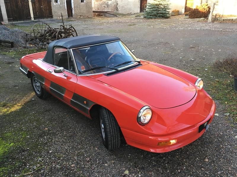 Gebraucht Alfa Romeo Spider 127 PS (93 kW) 1985 Rot Cabrio