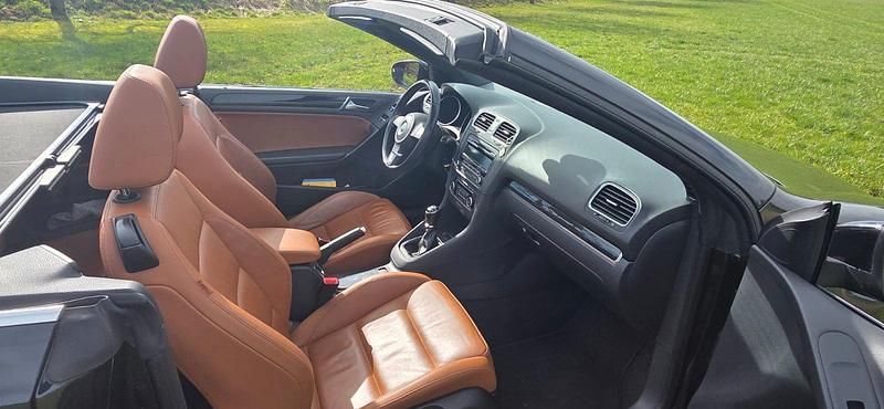 Second-hand VW Golf 105 CP (77 kW) 2011 Negru Cabrio