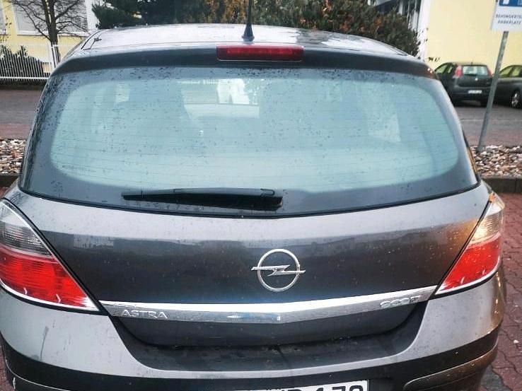 Grau Gebraucht 2009 Opel Astra Limousine | 3.700 € - Bild 1/4
