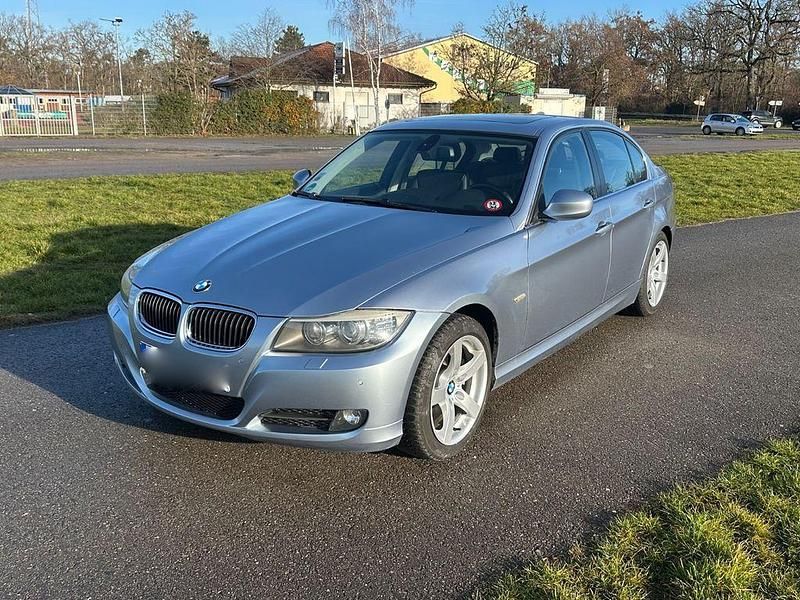 Blau Gebraucht 2009 BMW 330 Limousine | 6.100 € (Superpreis) - Bild 1/4