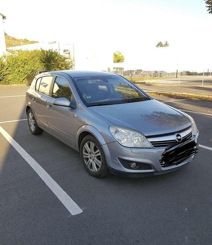 Gebraucht Opel Astra 110 PS (80 kW) 2008 Silber Limousine