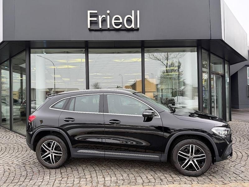 Gebraucht Mercedes GLA180 136 PS (100 kW) 2023 Nachtschwarz SUV