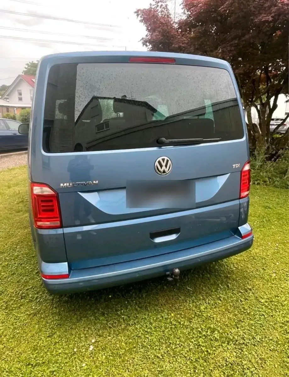 Gebraucht VW Multivan 150 PS (110 kW) 2017 Blau Van / Kleinbus