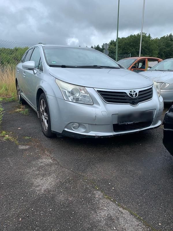 Silber Gebraucht 2010 Toyota Avensis Kombi | 1.790 € - Bild 1/4