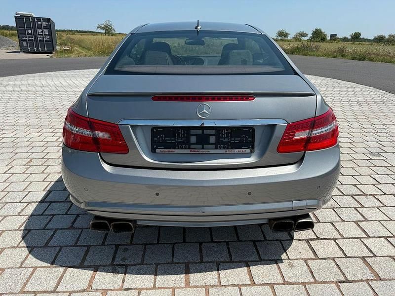 Gebraucht Mercedes E350 AMG line 292 PS (214 kW) 2009 Silber Coupé