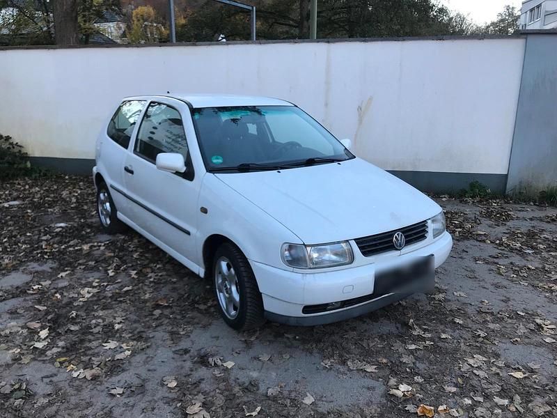 Gebraucht VW Polo 60 PS (44 kW) 1999 Weiß Limousine