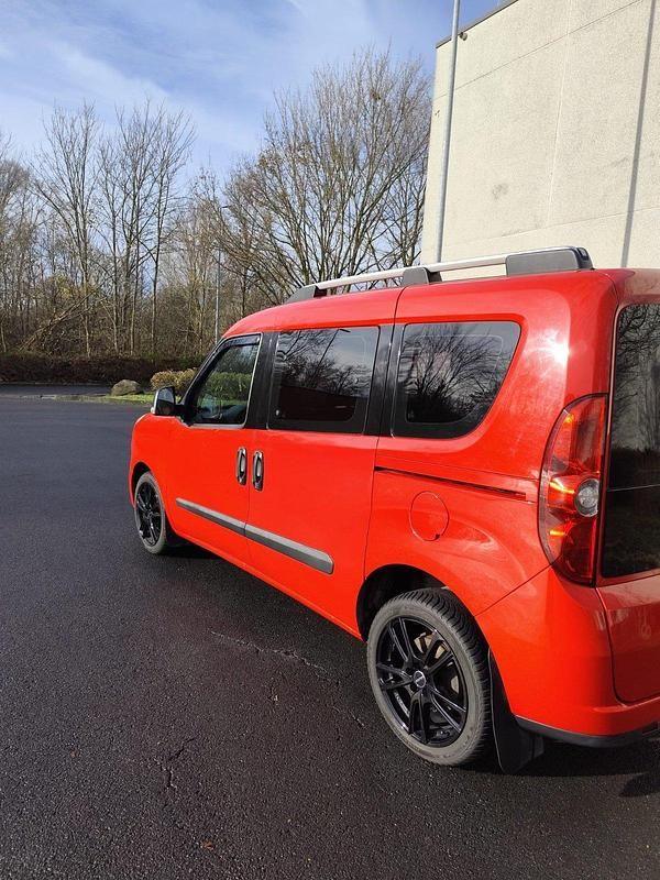 Gebraucht Fiat Doblò 90 PS (66 kW) 2012 Rot Van / Kleinbus