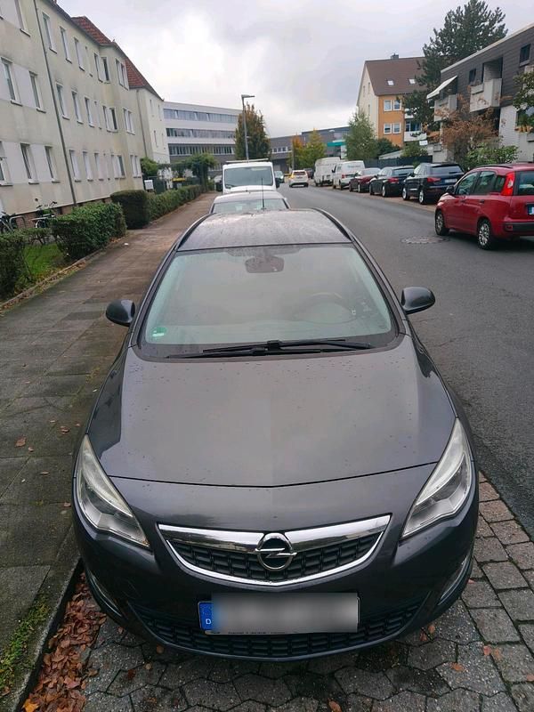 Grau Gebraucht 2011 Opel Astra Kombi | 2.600 € (Guter Preis) - Bild 1/4
