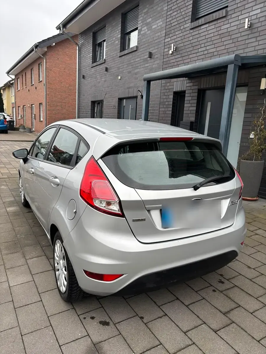 Gebraucht Ford Fiesta 97 PS (71 kW) 2014 Silber Kleinwagen