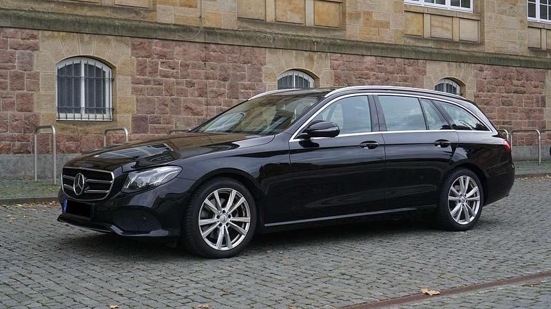 Gebraucht Mercedes E300 245 PS (180 kW) 2020 Schwarz  040 Kombi