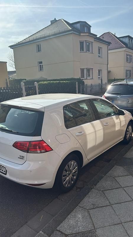 Gebraucht VW Golf VII 110 PS (80 kW) 2015 Weiß Kleinwagen