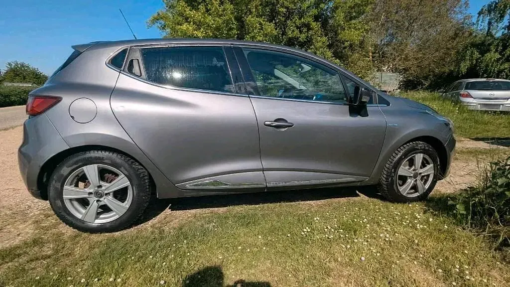 Gebraucht Renault Clio 90 PS (66 kW) 2016 Silber Kleinwagen