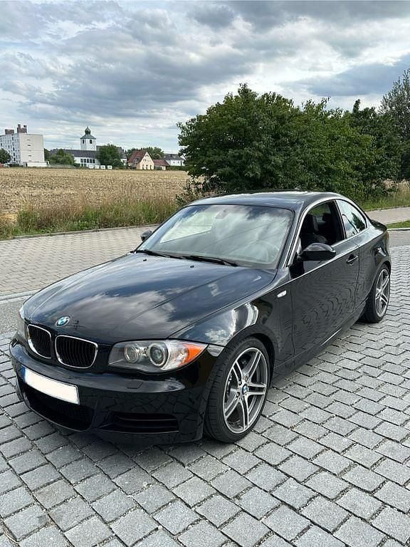 Schwarz Gebraucht 2009 BMW 135 Performance Kleinwagen | 22.500 € (Etwas zu teuer) - Bild 1/4