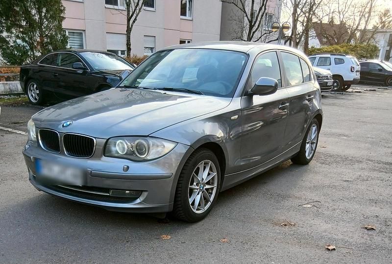 Grau Gebraucht 2010 BMW 118 Kleinwagen | 5.500 € (Fairer Preis) - Bild 1/4