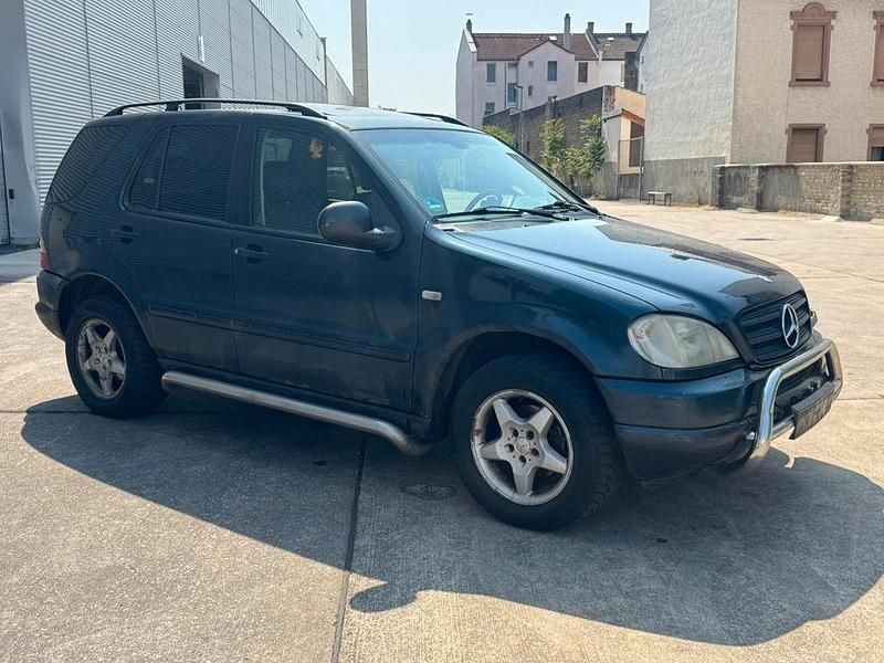 Gebraucht Mercedes ML320 218 PS (160 kW) 2002 Schwarz SUV