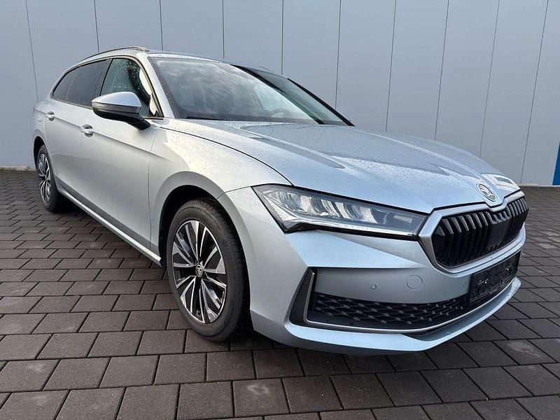 Blau Gebraucht 2024 Skoda Superb Selection Kombi | 30.690 € (Superpreis) - Bild 1/4