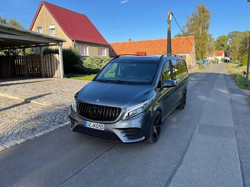 Grau Gebraucht 2017 Mercedes V250 AMG Van / Kleinbus | 36.980 € (Guter Preis) - Bild 1/4