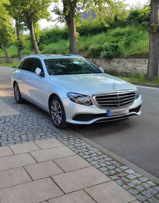 Gebraucht Mercedes E220 194 PS (142 kW) 2017 Silber Kombi
