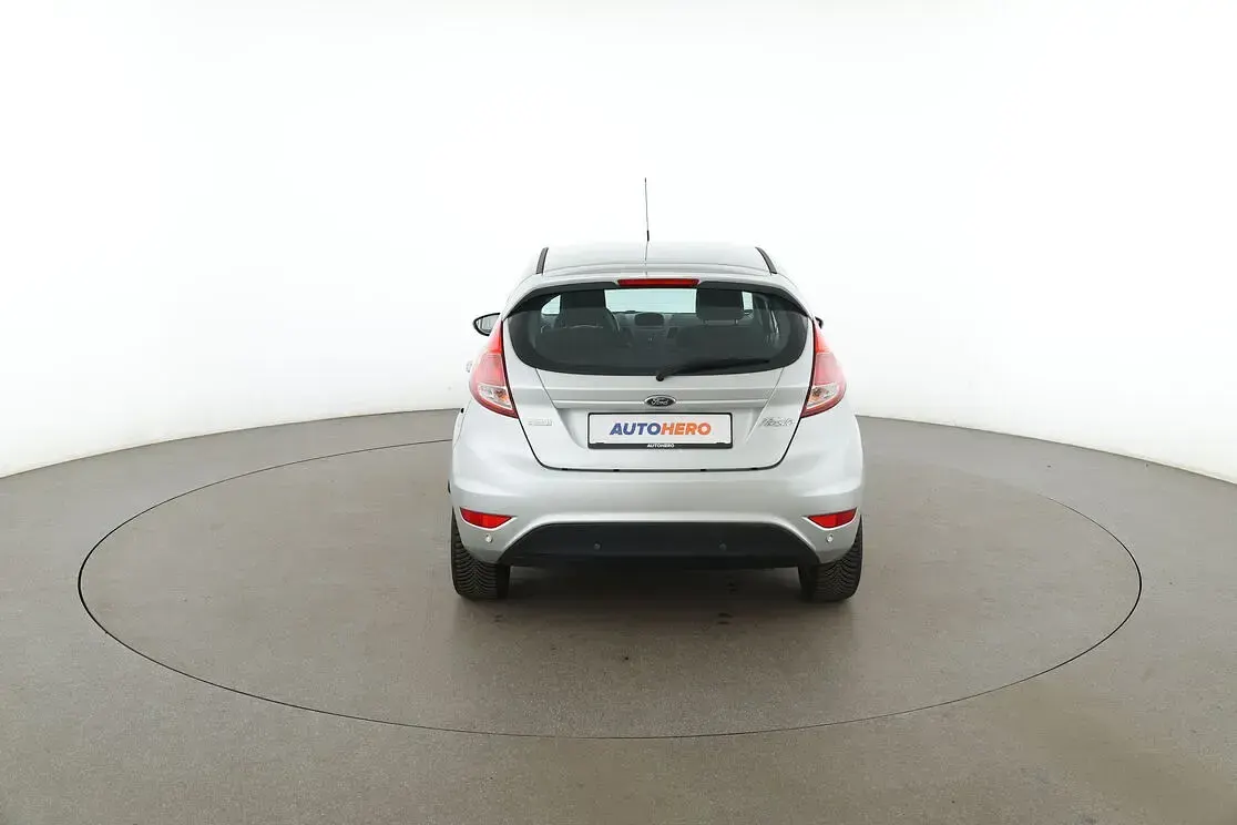 Gebraucht Ford Fiesta Trend 101 PS (74 kW) 2015 Grau Kleinwagen