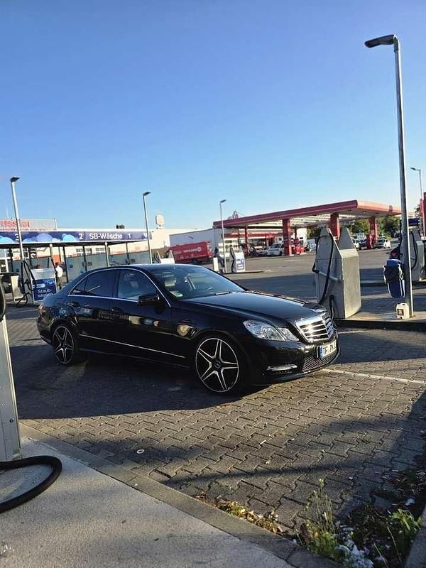 Gebraucht Mercedes E250 Avantgarde 204 PS (150 kW) 2012 Limousine