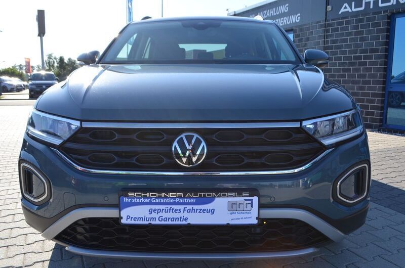 Gebraucht VW T-Roc Life 150 PS (110 kW) 2024 Blau SUV