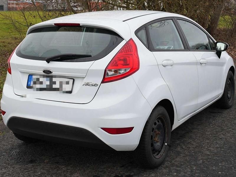 Gebraucht Ford Fiesta Champions Edition 60 PS (44 kW) 2012 Weiß Limousine