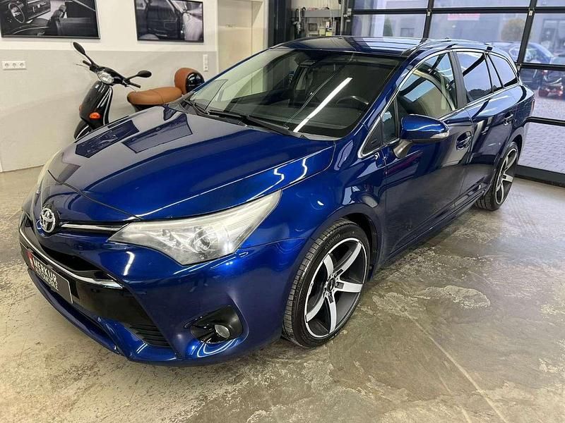 Blau Gebraucht 2015 Toyota Avensis Comfort Kombi | 10.999 € (Fairer Preis) - Bild 1/3