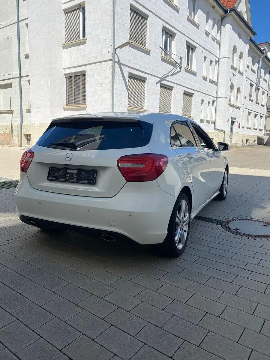 Gebraucht Mercedes A200 156 PS (114 kW) 2015 Weiß Kleinwagen