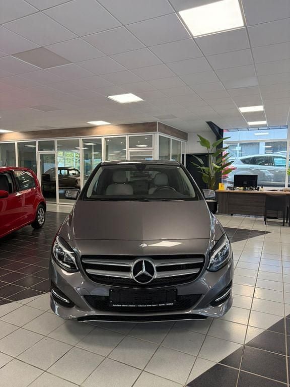 Gebraucht Mercedes B200 156 PS (114 kW) 2016 Grau Van / Kleinbus
