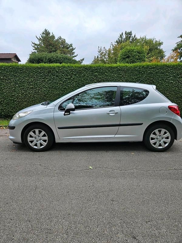 Silber Gebraucht 2007 Peugeot 207 Limousine | 2.000 € (Fairer Preis) - Bild 1/4