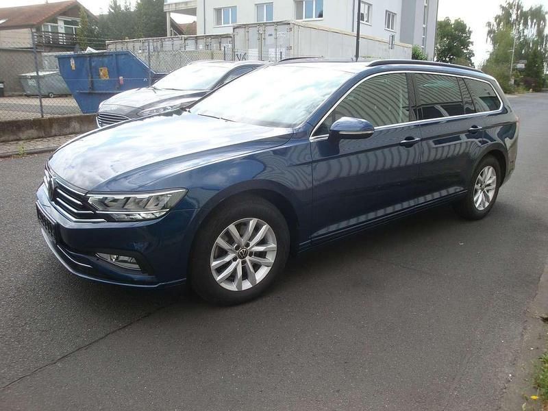 Aquamarinblau Gebraucht 2023 VW Passat Business Kombi | 25.000 € (Guter Preis) - Bild 1/4