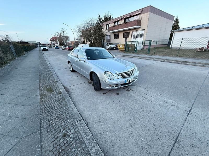 Gebraucht Mercedes E200 163 PS (119 kW) 2006 Grau Limousine