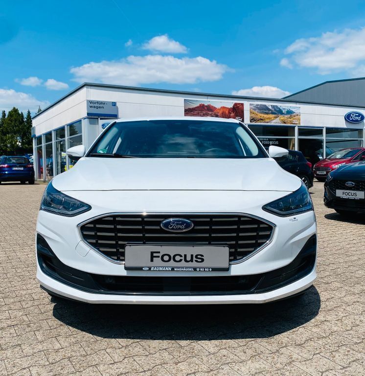 Gebraucht Ford Focus Titanium 125 PS (91 kW) 2023 Frostweiß Limousine