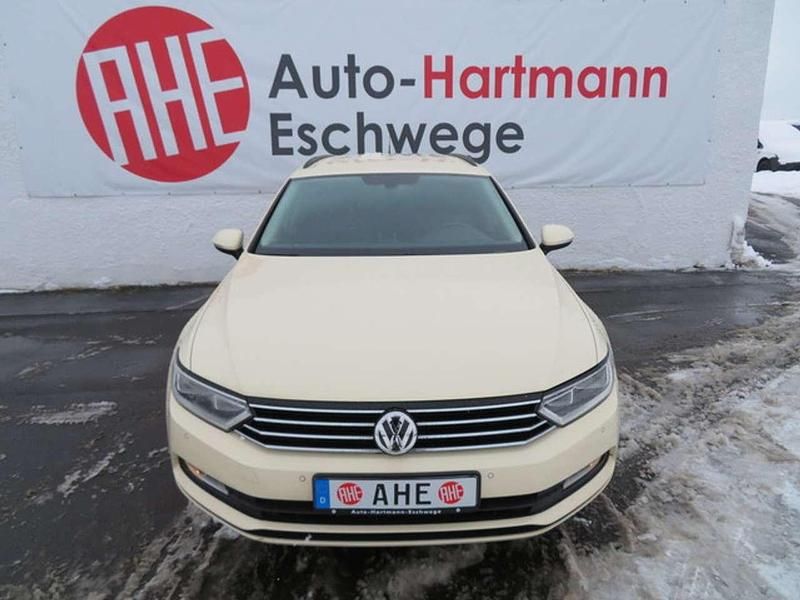 Gebraucht VW Passat Trendline 150 PS (110 kW) 2019 Hellelfenbein Kombi