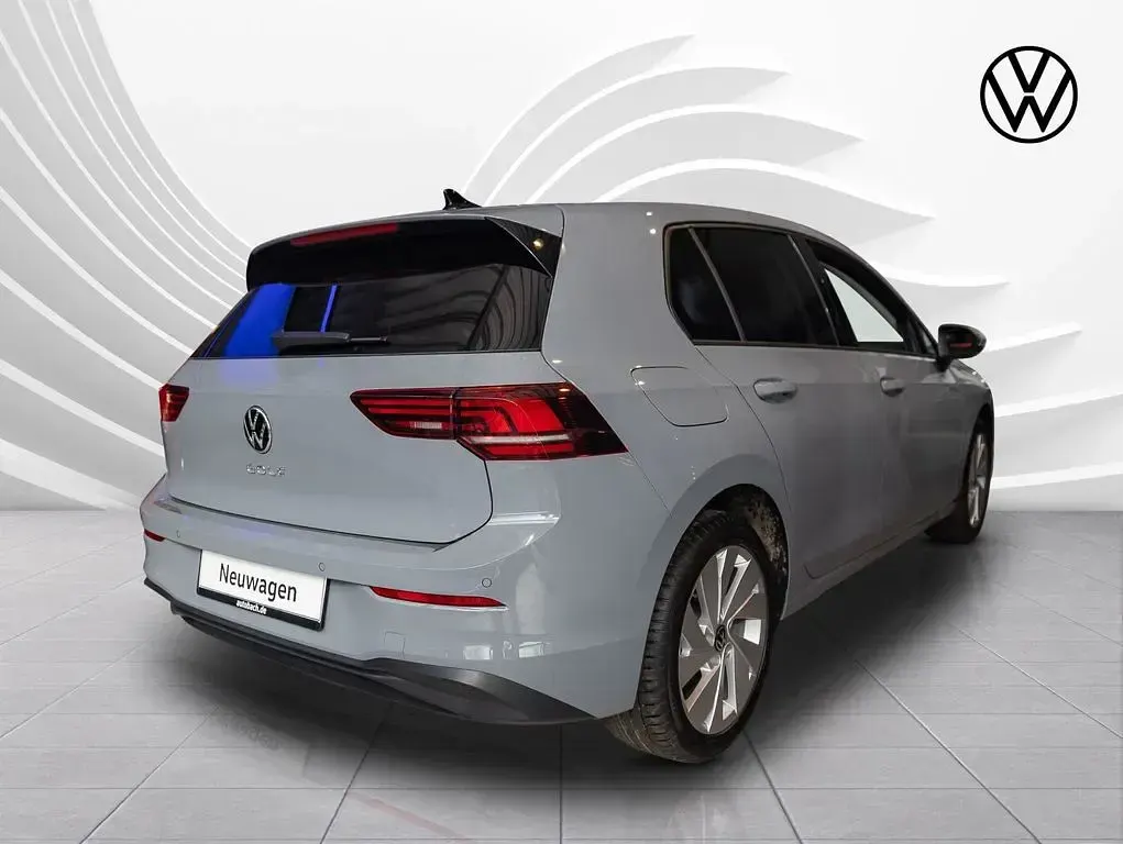 Gebraucht VW Golf VIII Life 116 PS (85 kW) 2024 Mondsteingrau Limousine