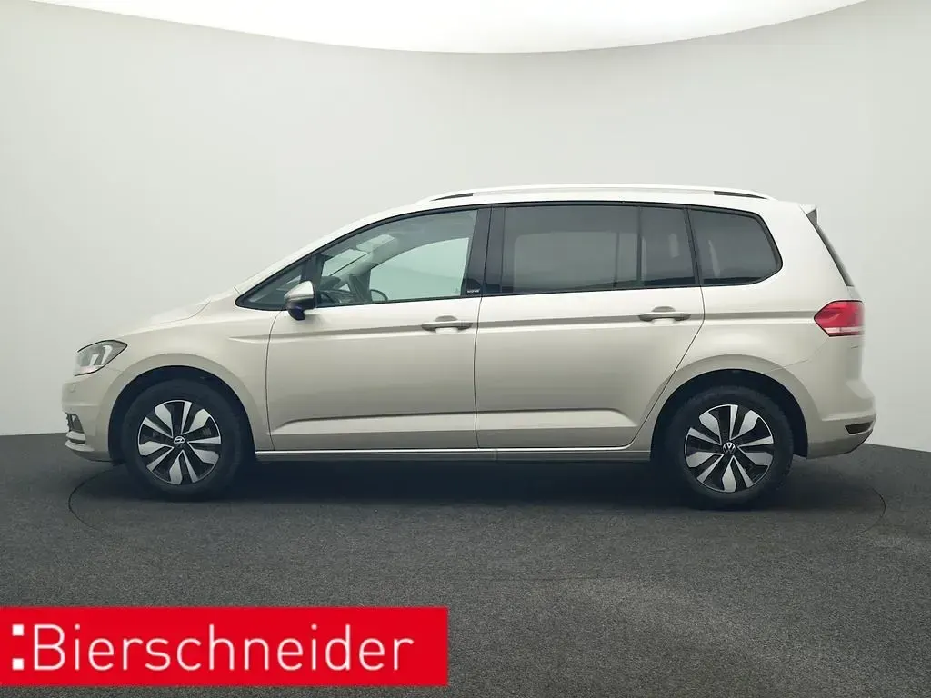 Gebraucht VW Touran S 150 PS (110 kW) 2024 Silber Van / Kleinbus