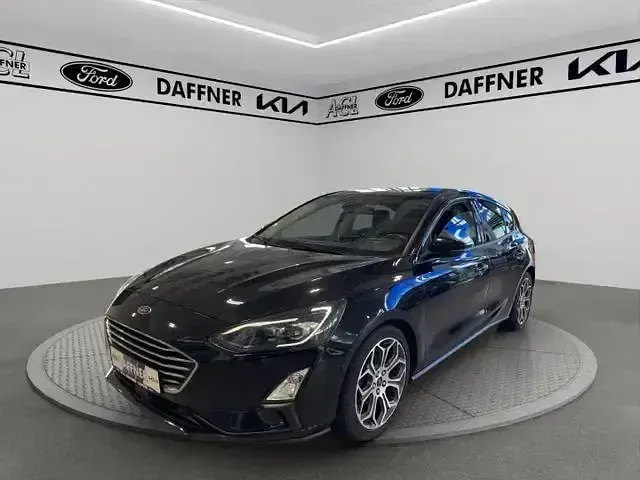 Używany Ford Focus Titanium 125 KM (91 kW) 2019 Czarny Sedan/Limuzyna